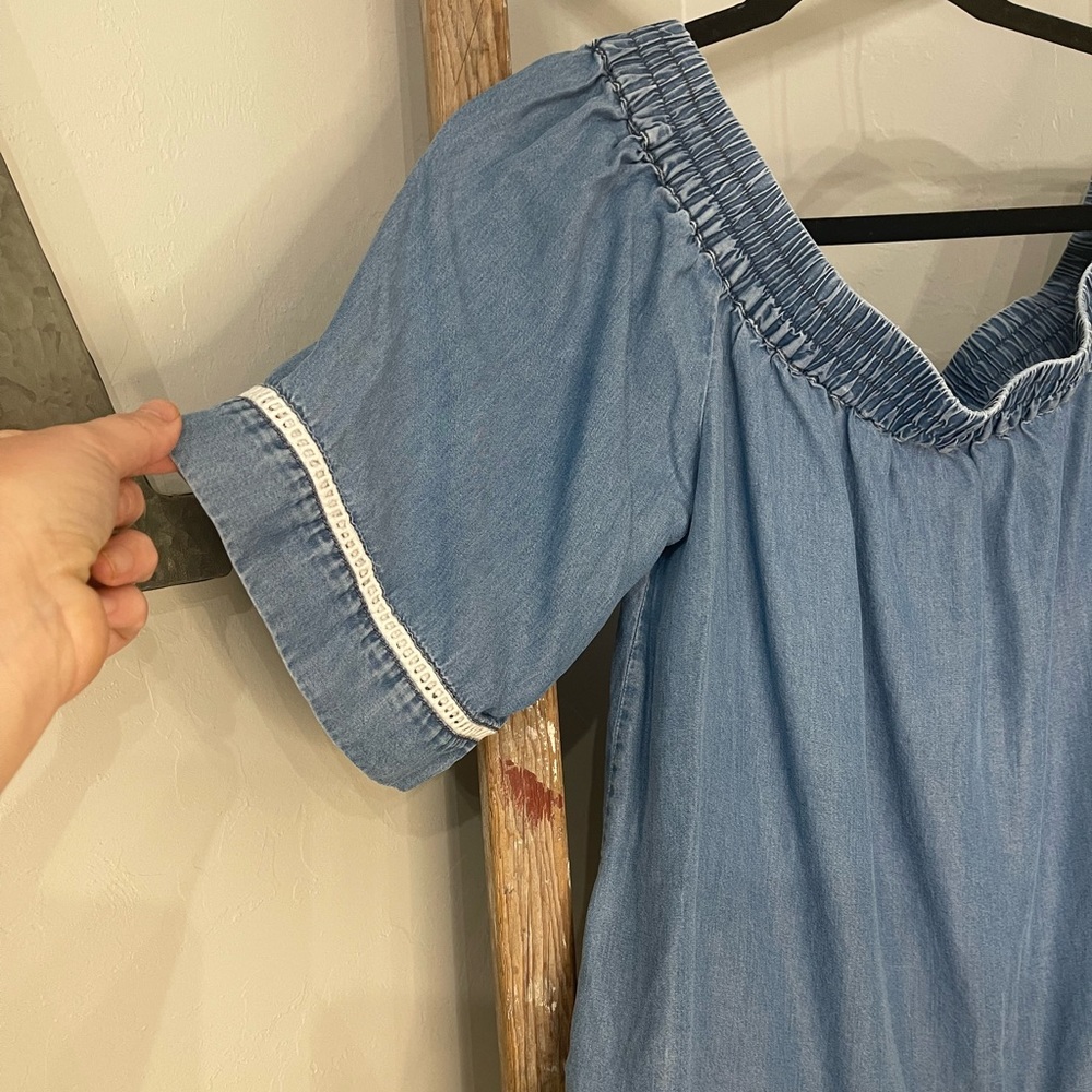 Francescas Alla Off the Shoulder Chambray Denim Blouse - Picture 3 of 5